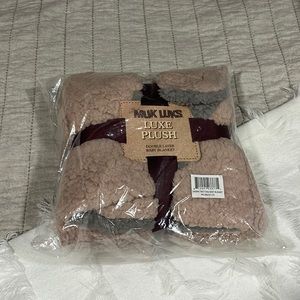 Plush blanket for baby